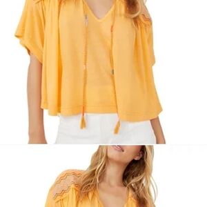 Free People Market Embroidered Vneck Poncho Style. Size Small. $20.00 NWT.